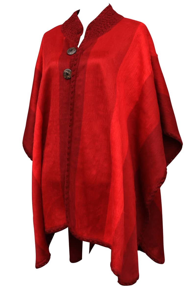 Fairtrade Alpacaponcho med knapper roede striber Fairtrade Alpacaponcho med knapper roede striber